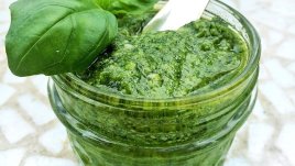 Песто с фъстъци, без пармезан