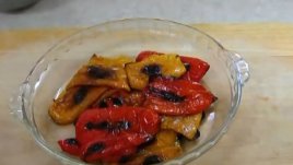 Печени чушки с кисело мляко и орехи