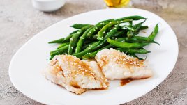 Риба треска със зелен боб в еърфрайър