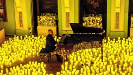 17 000 свещи и незабравима вечер с музиканта Боби Вълчев в Античния театър в Пловдив