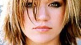 Avril Lavigne помага на Kelly Clarkson да стане звезда