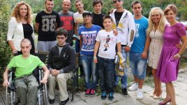 Клуб на готините баби събира подкрепа за студенти с увреждания