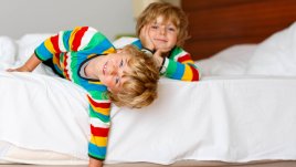 Да спи ли детето в самостоятелна стая?