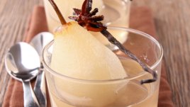 Задушени круши със сироп от кайсии и ванилия