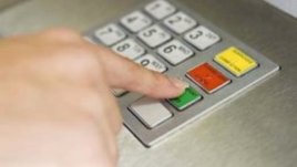 Информирани ли сме за банковите такси?