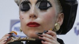 Размазан грим на очите - често срещан проблем през лятото