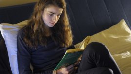 Книга под възглавницата предпазва от забременяване