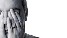 Сърдитото мълчание на мъжете – какво се крие зад него?