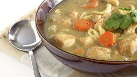 Люта пилешка супа с нудълс