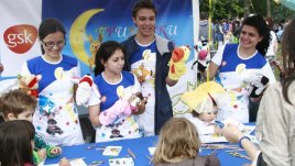 Библиотеката, която прави болничния престой на децата по-лек, беше и на открито