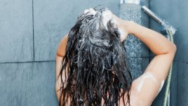 6 грешки при миене на косата, които да избягвате 