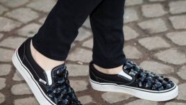 Обувки с много блясък и камъни