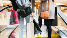 Жените са далеч пред мъжете в онлайн спестяването