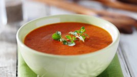 Доматена крем супа с босилек и риган