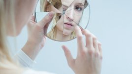 Счупеното огледало носи 7 години лош късмет. Наистина ли?