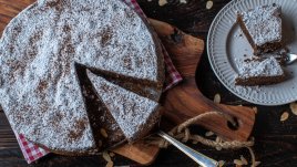 Торта с какао и сладко 