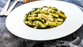 Паста пене с пиле и песто