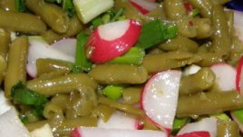 Салата със зелен боб и репички
