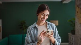 Как продължителното скролване в телефона ни вреди?