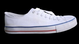 Как да почистим петната от белите обувки?