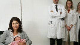 Чудото на социалните мрежи – жена намира биологичната си майка!