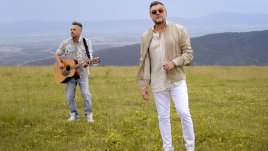 Любо Киров показа майка си и сестра си в новия си клип