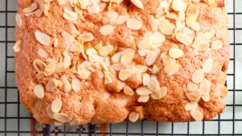 Маслен сладкиш с филиран бадем