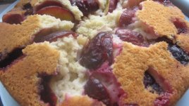 Сладкиш със сини сливи и канела