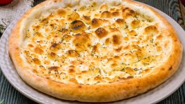 Фокача със сирена с готово тесто 