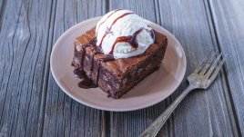 Брауни с течен шоколад и кафе