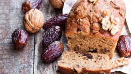 Кекс с фурми и орехи