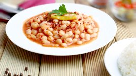 Маслен боб с чесън и подправки