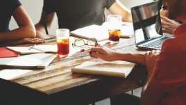 Задайте си тези 5 въпроса преди да се срещате с колега 