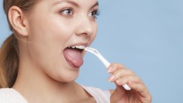 Защо всекидневното почистване на езика е важно?