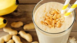 Смути с фъстъчено масло, банан и мед