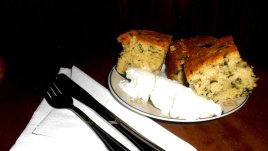 Домашен хляб със сирене и спанак 