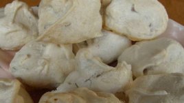Целувки с орехи и шоколад