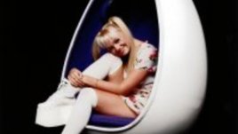 Ема от Spice Girls роди момченце