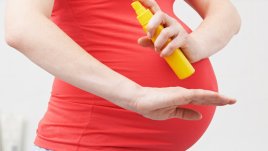 Домашен репелент срещу комари с розмарин 