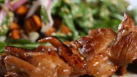 Глазирано пилешко с балсамико и лук 