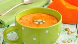 Тиквена крем супа със соев сос и семки