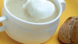 Крем супа със забулени яйца 