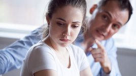 Признаци, че партньорът ви упражнява емоционален контрол 
