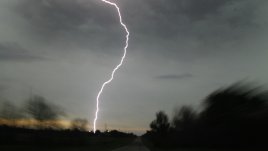 Какво да правим при гръмотевична буря?