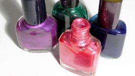 Оригинален маникюр с кристалчета сол