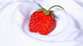 Бърз мус с ягоди