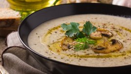 Картофено пюре с гъби, лук и сметана 