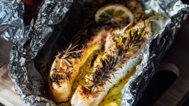 Рибно филе с подправки и чесън във фолио