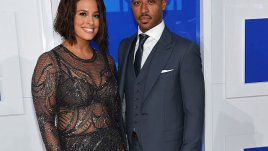 Моделът Ашли Греъм роди близнаци в дома си