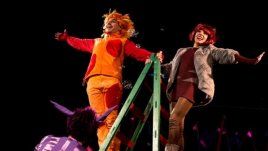 Приказни герои и подаръци за Деня на детето в Младежки театър „Николай Бинев“